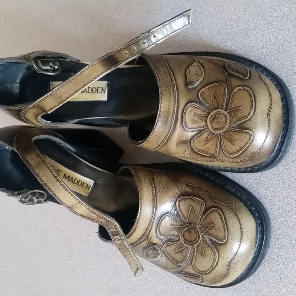 Vintage 90s Steve Madden Flower Chunky Heel